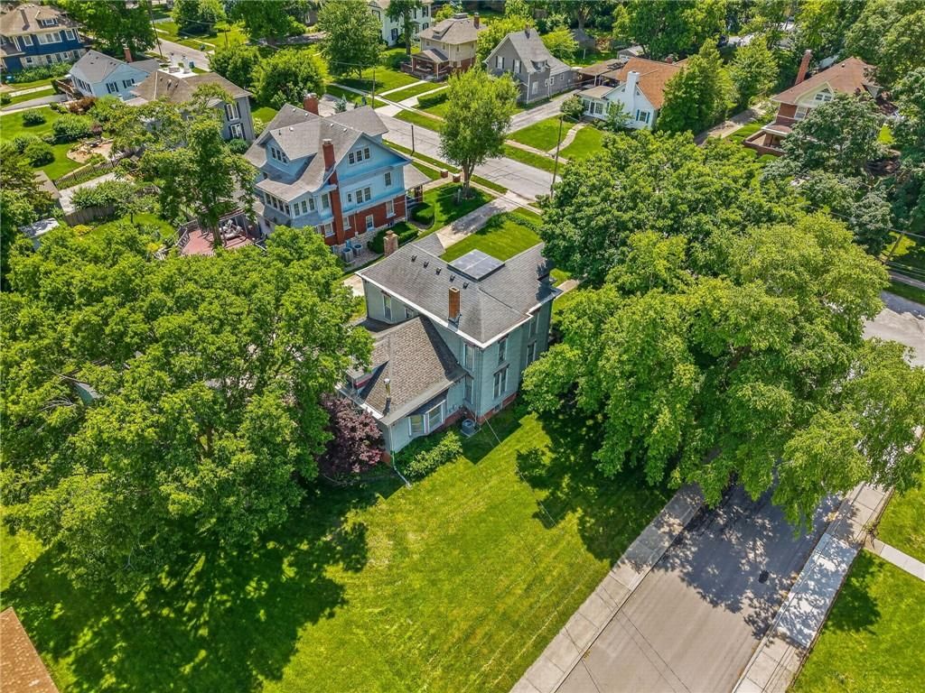 406 E Arthur Street — photo 66