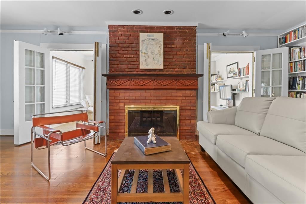 419 E 55th Street — photo 3