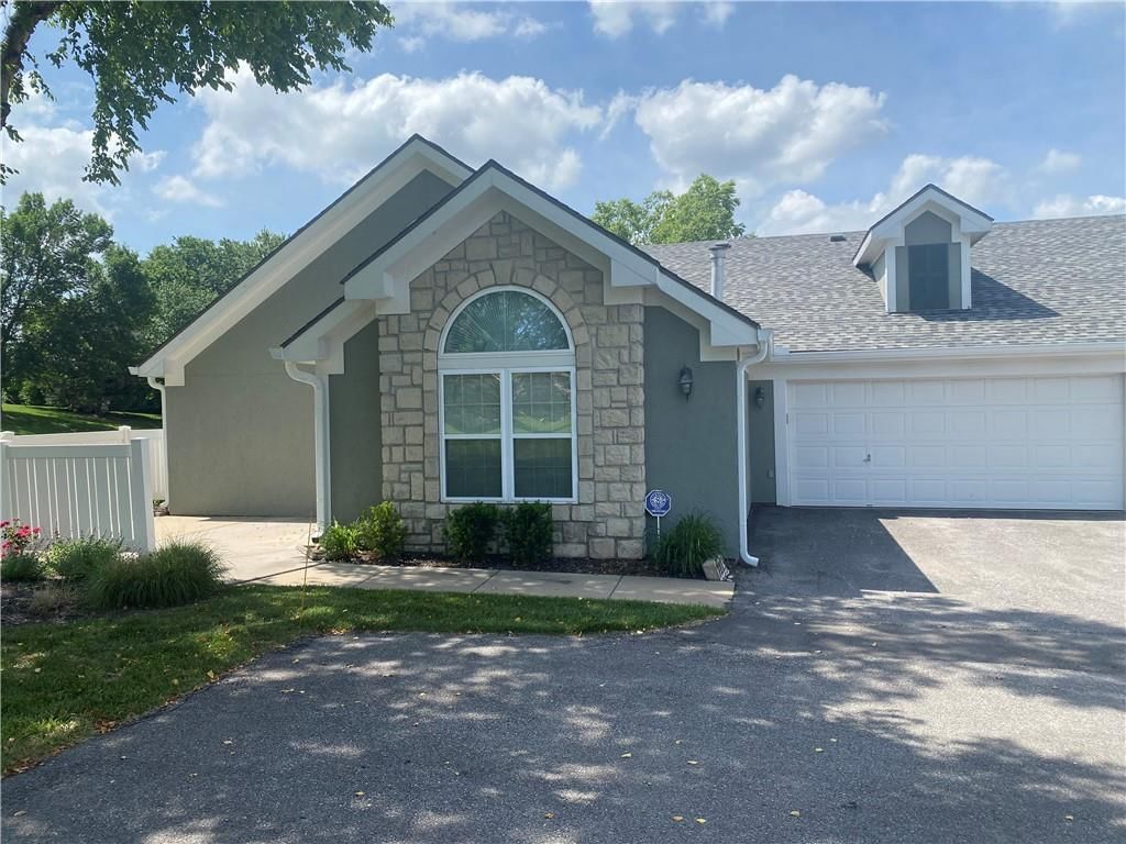 7213 MEADOW VIEW Street, Shawnee, KS