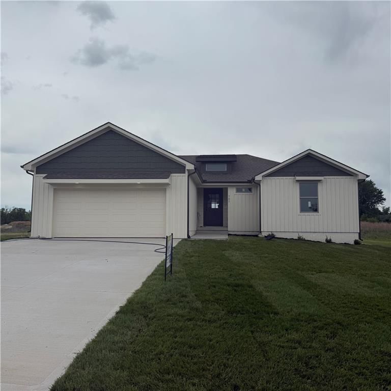 701 SE 21st Street, Oak Grove, MO