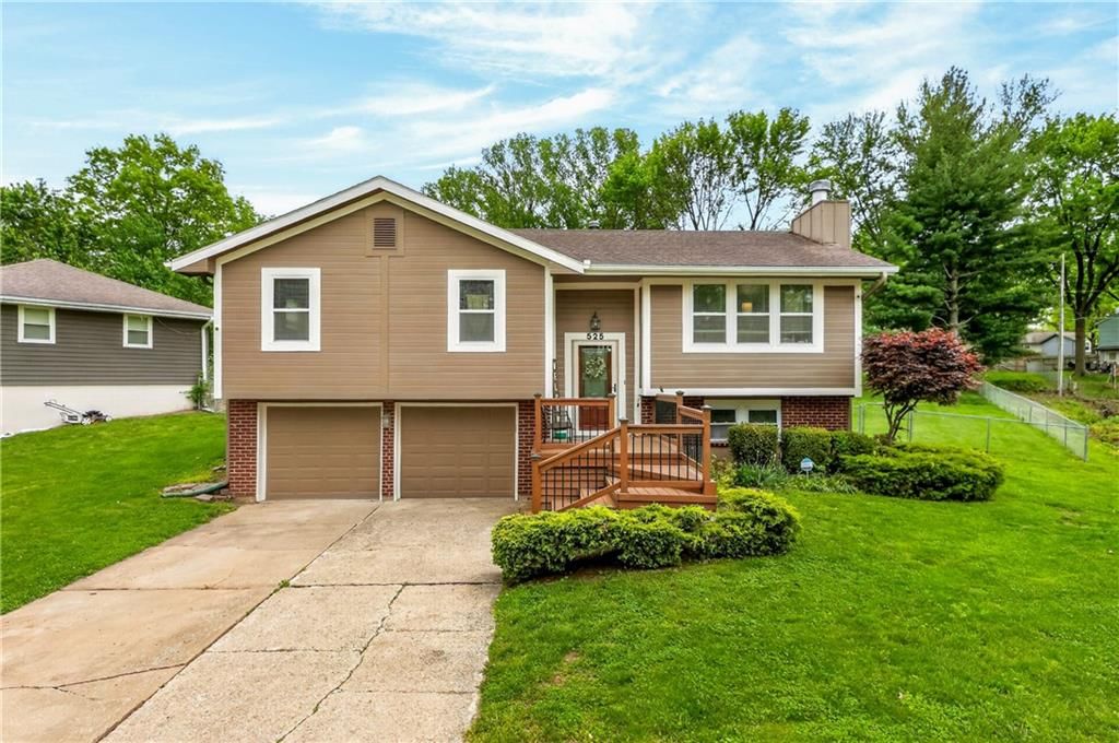 525 NE Noeleen Lane, Lee's Summit, MO