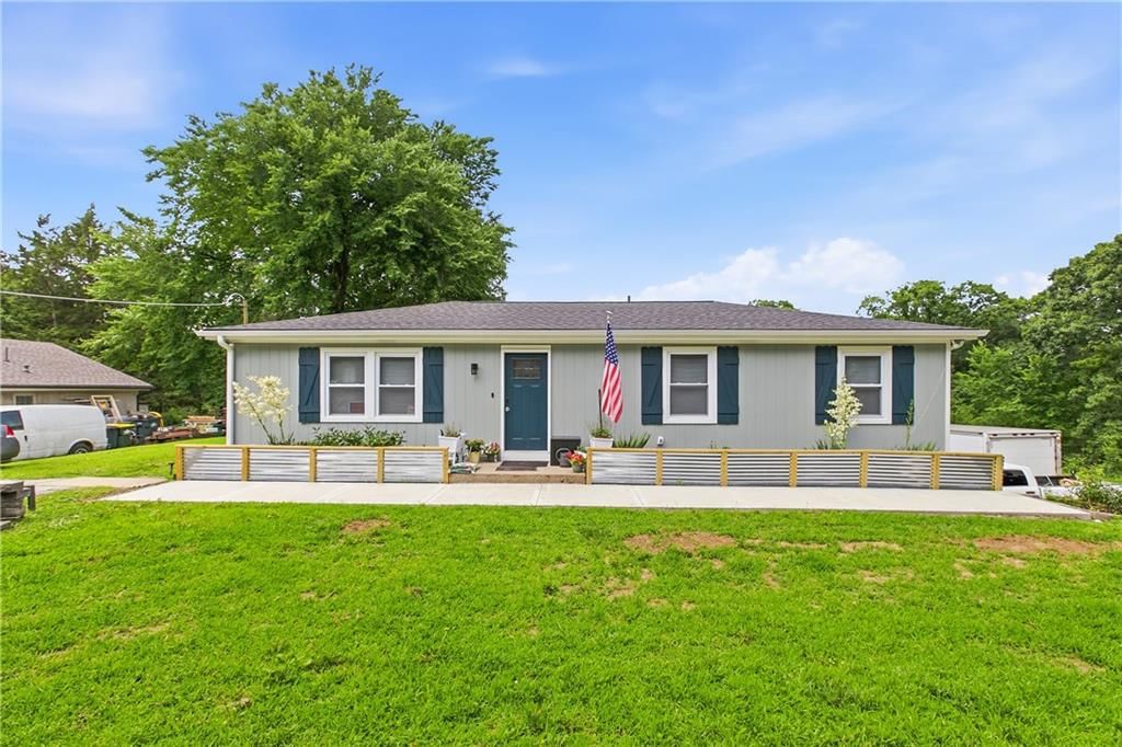 240 S 100th Street, Edwardsville, KS