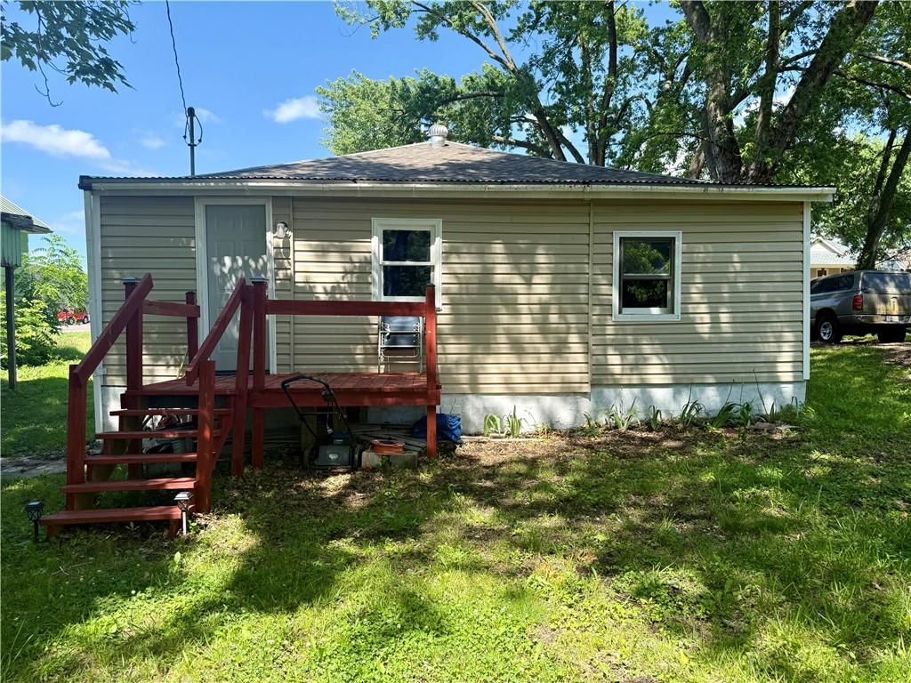 305 S Elm Street — photo 17