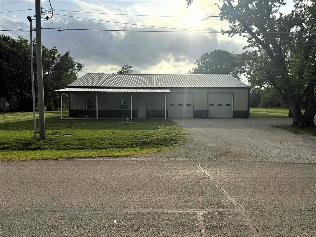 1137 N Main Street, Le Roy