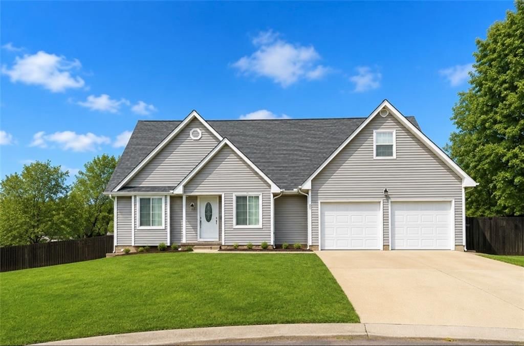 4521 Park Ten Court, Leavenworth, KS