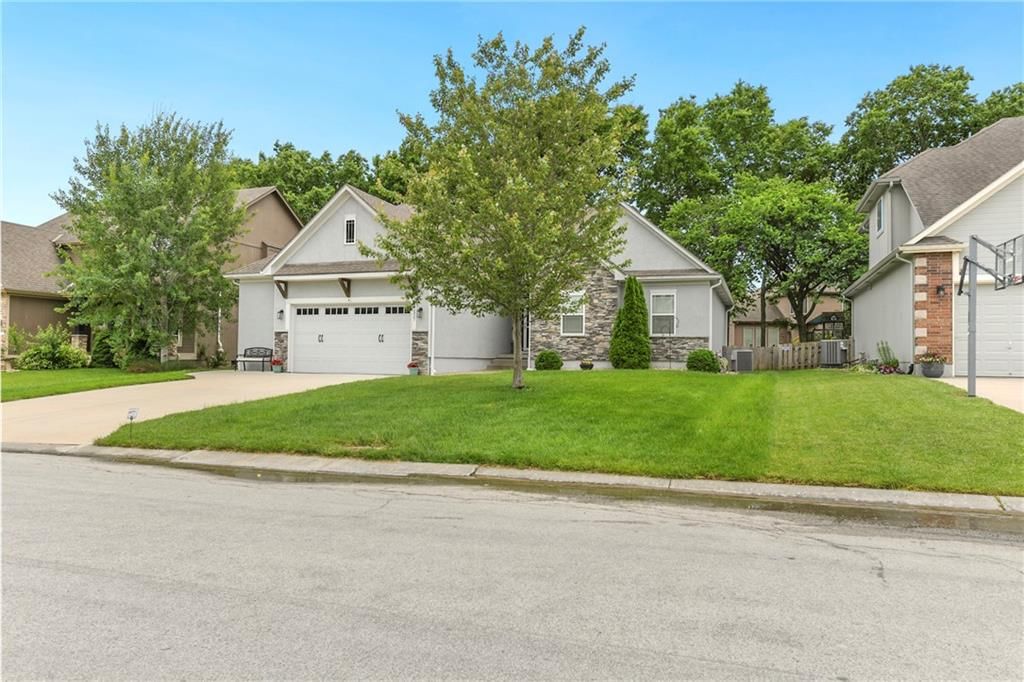 2821 SE Jennifer Drive, Lee's Summit, MO