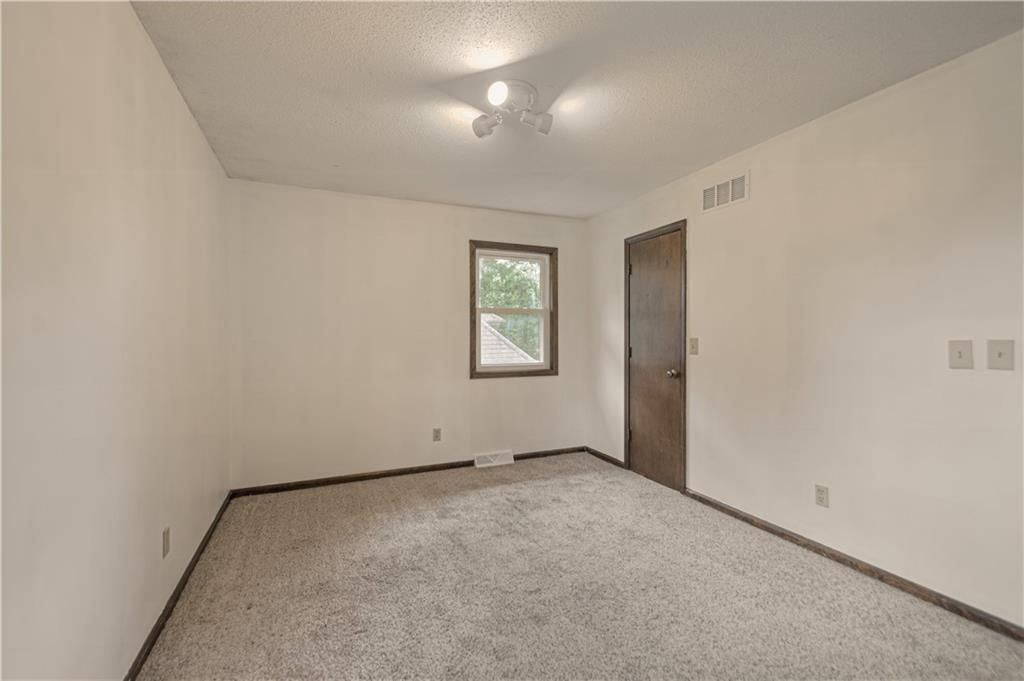 16307 Spring Valley Road — photo 10
