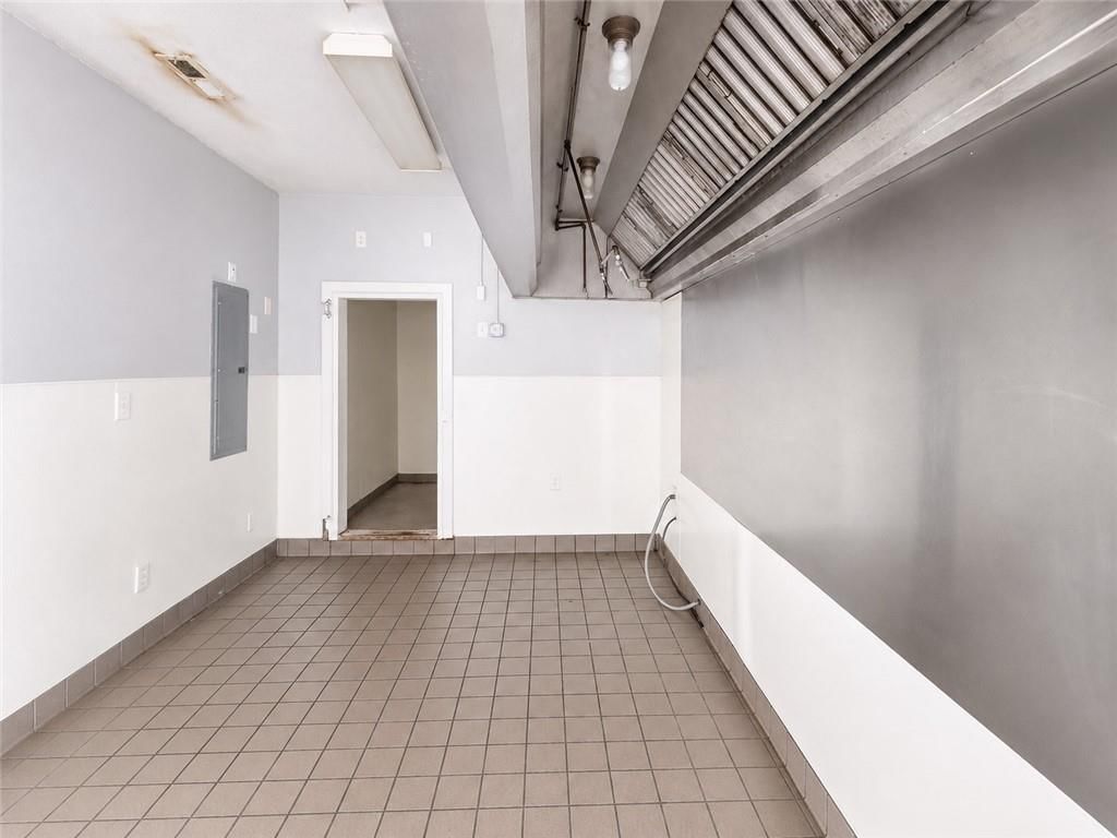 323 Elm Street — photo 12