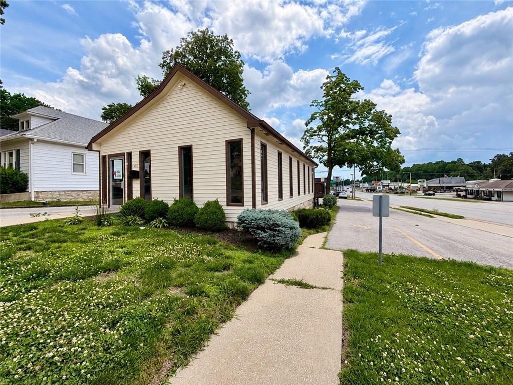 323 Elm Street — photo 16