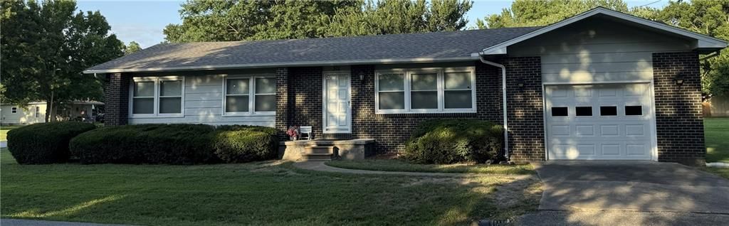 301 S 3rd Street, Arma