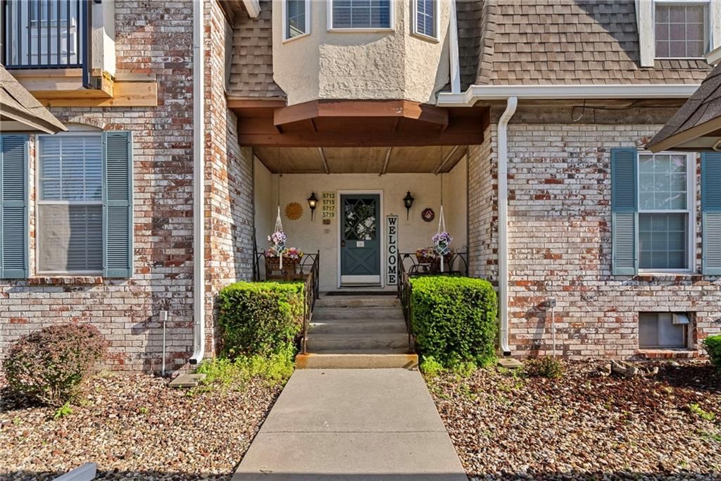 5717 METCALF Court, Overland Park, KS
