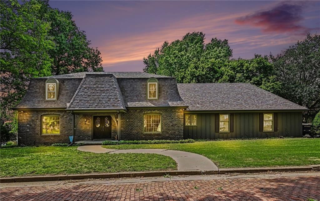 137 E Elm Street, Troy