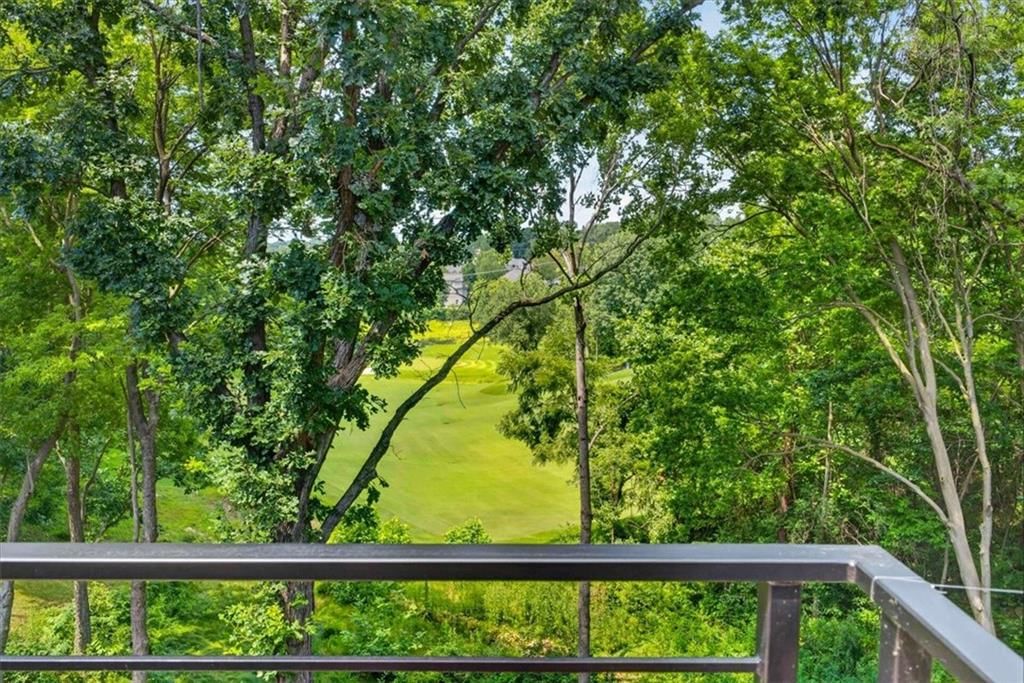 10600 Chateau Lane, Parkville, MO