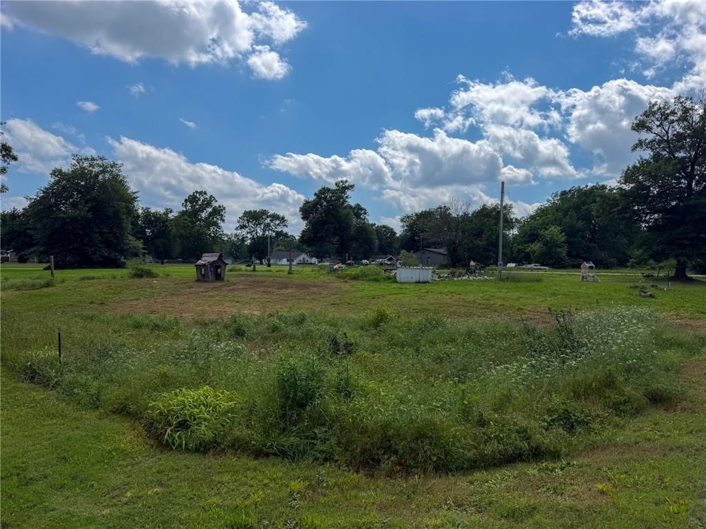 302 E Oak Street — photo 3