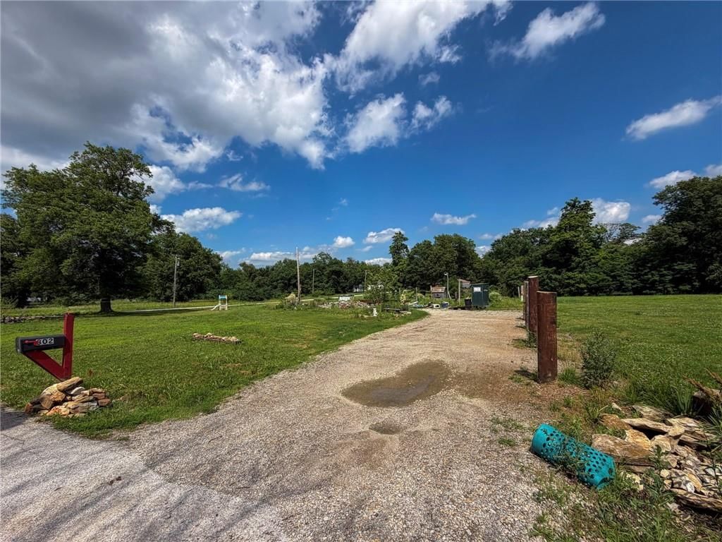 302 E Oak Street — photo 4