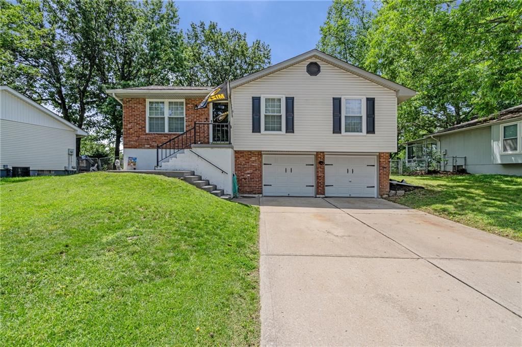 716 Redwood Lane, Blue Springs