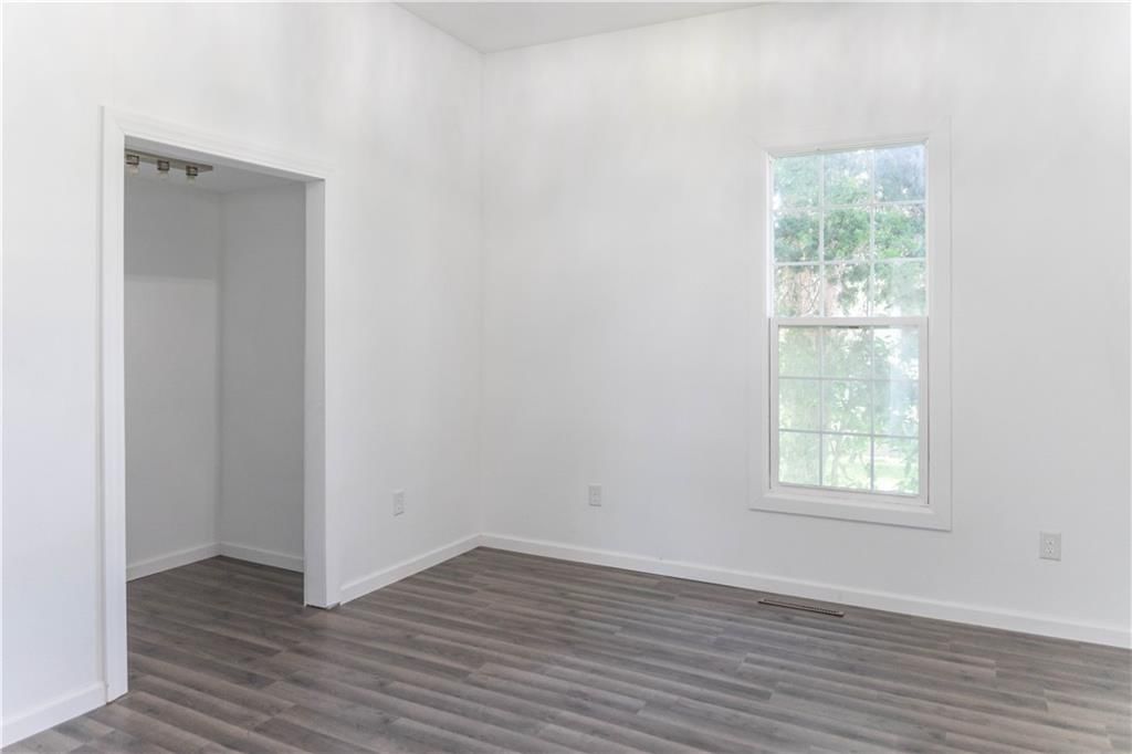 457 S Lyon Avenue — photo 13