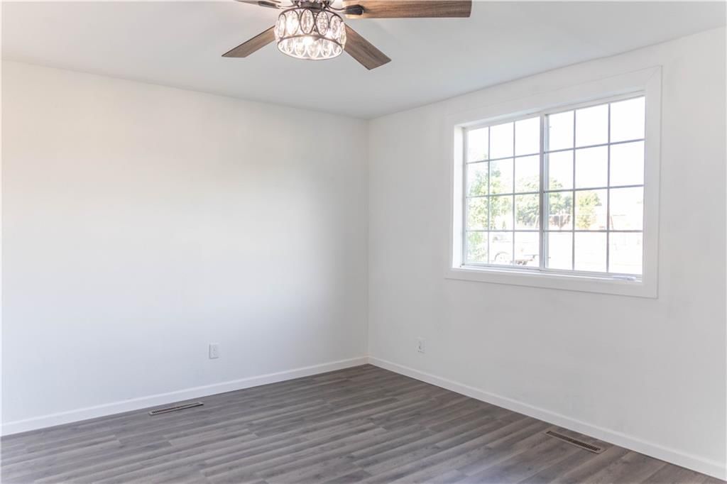 457 S Lyon Avenue — photo 14