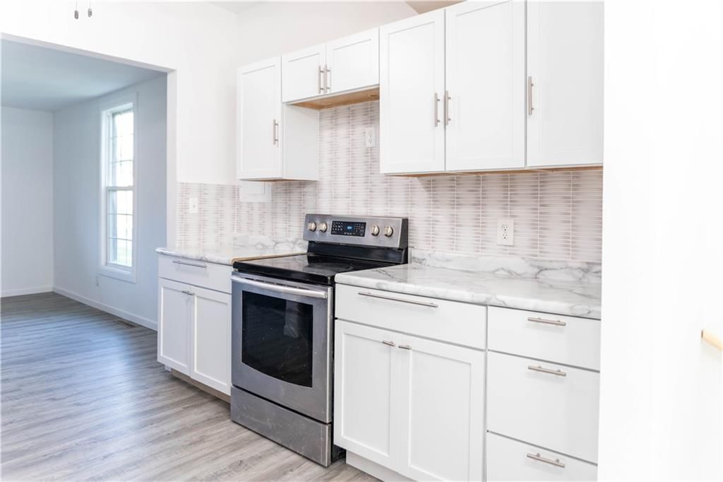 457 S Lyon Avenue — photo 10
