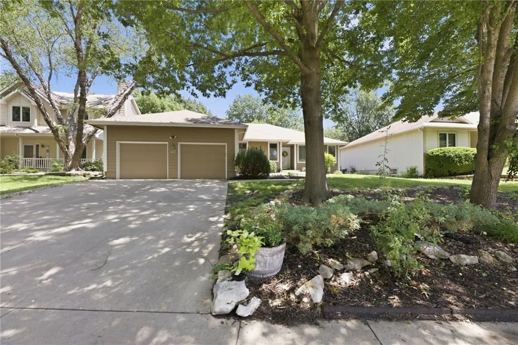904 Joseph Drive, Lawrence