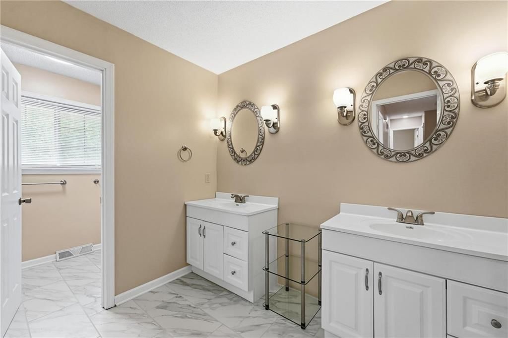 5528 NW Verlin Drive — photo 35