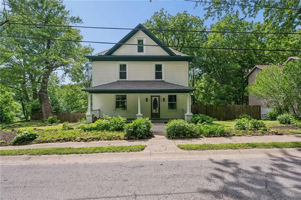 400 West Street, Parkville, MO