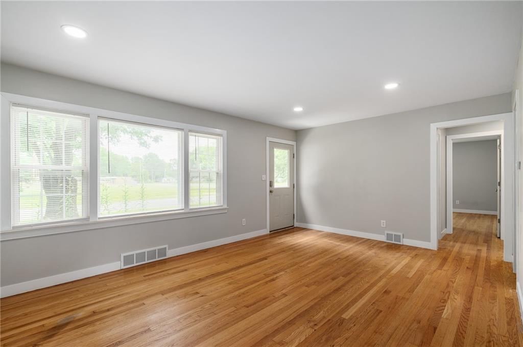 625 S Troost Street — photo 7