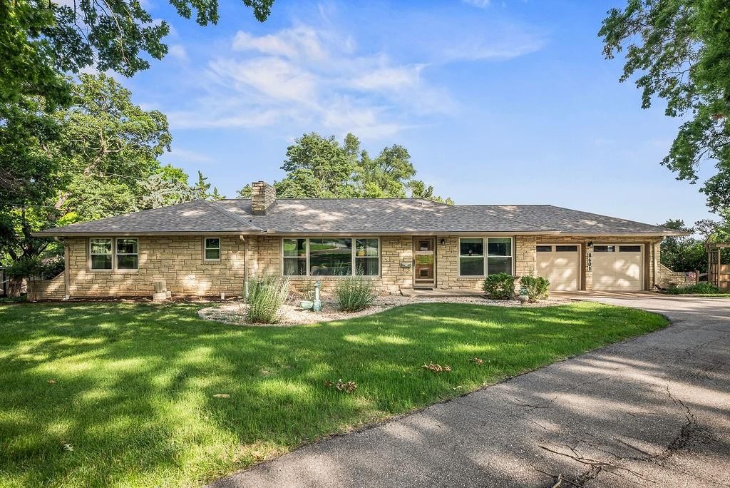 8601 Metcalf Avenue, Overland Park, KS