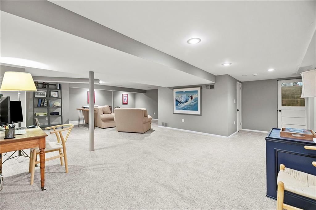 7729 Windsor Street — photo 44