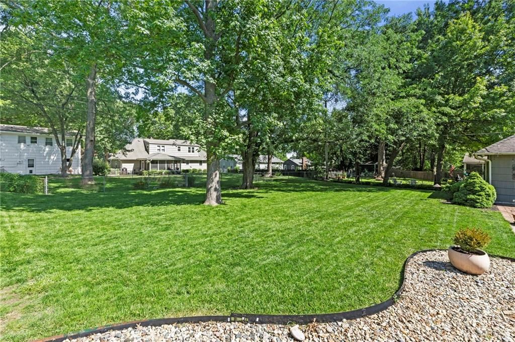 7729 Windsor Street — photo 8