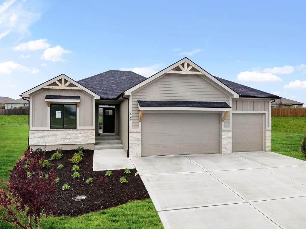 7904 SE Hoot Owl Street, Blue Springs, MO