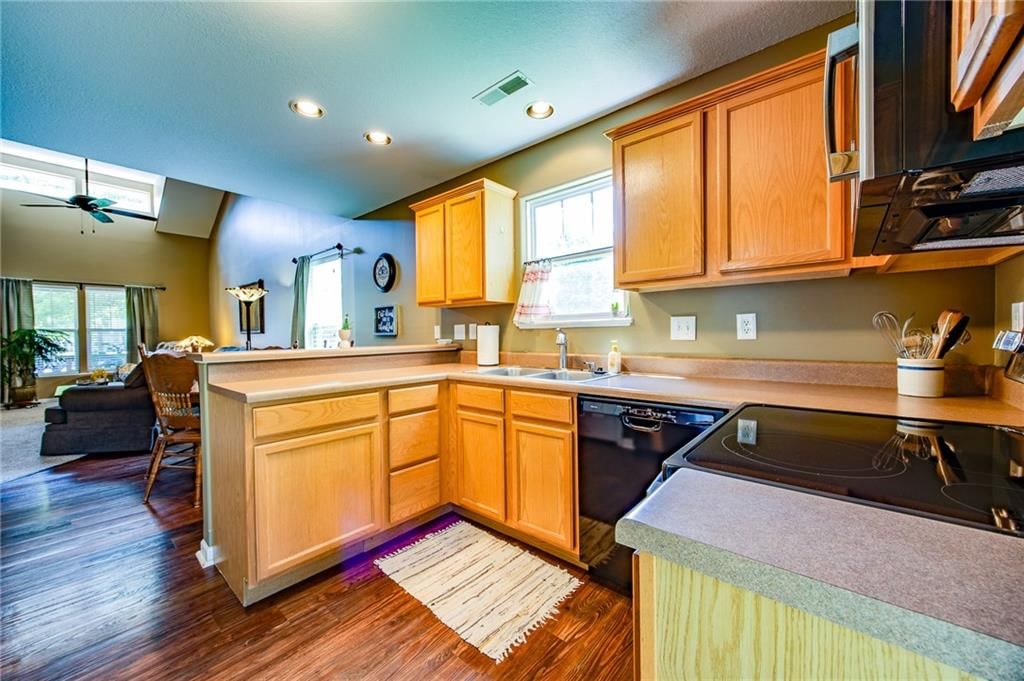1837 Delaware Street — photo 10