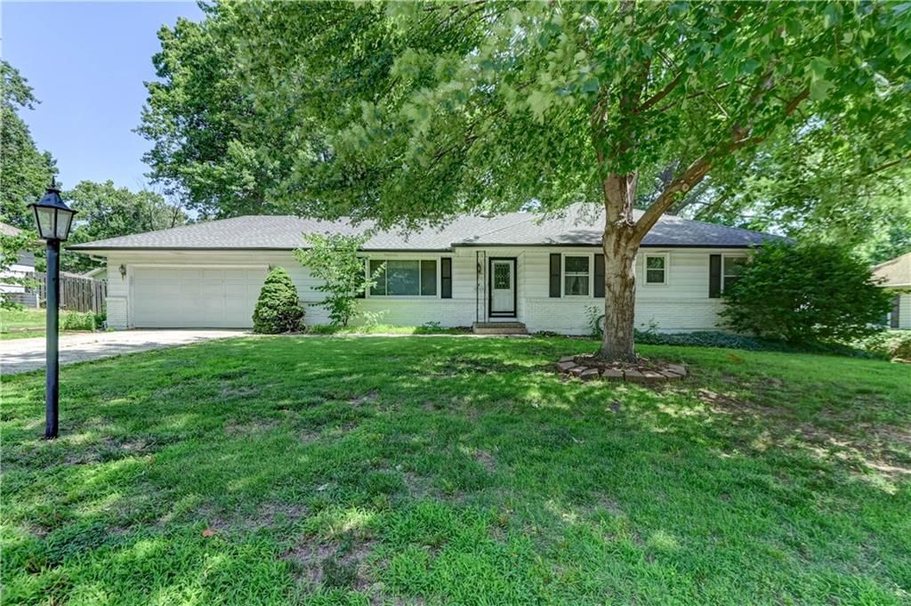 10500 E 79th Terrace, Raytown, MO