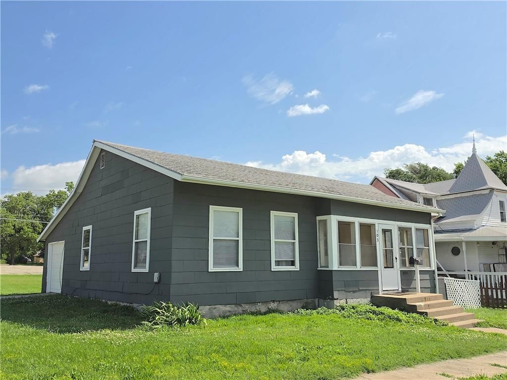 103 E 3rd Avenue, Garnett