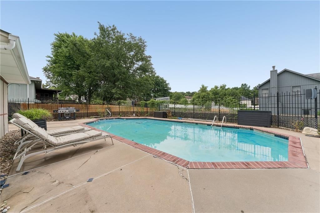 617 W Maple Street — photo 54