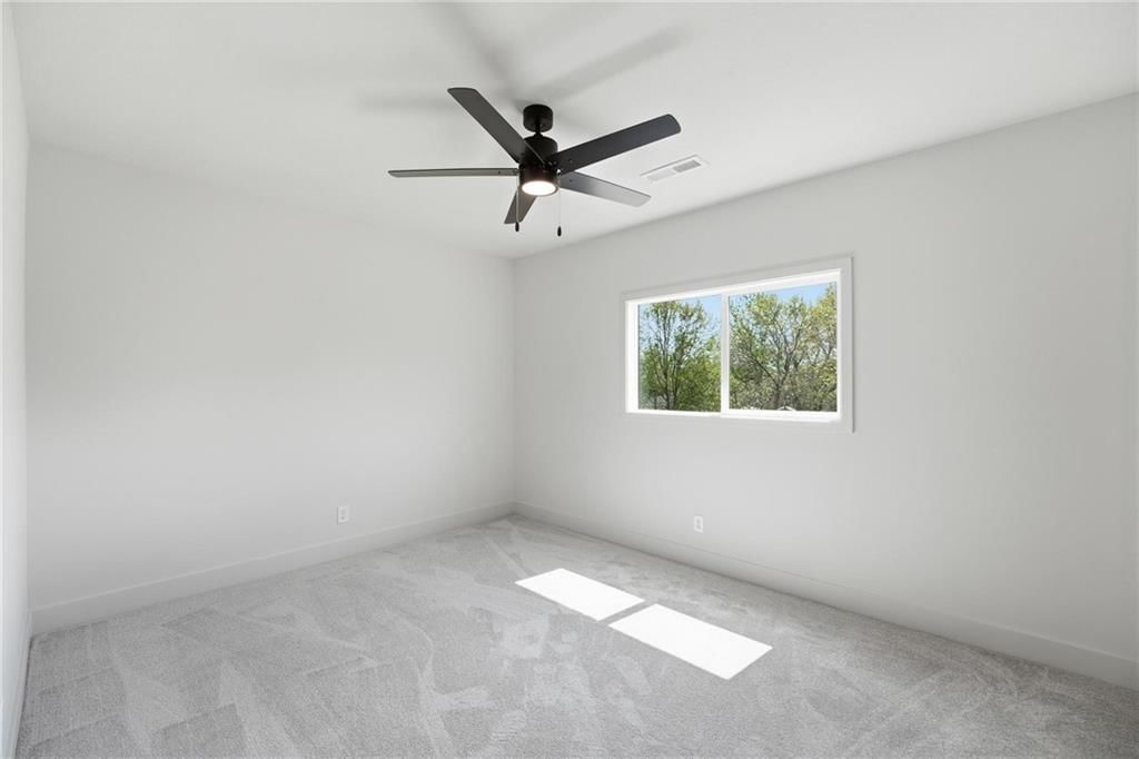 210-212 NW Orchard Court — photo 12