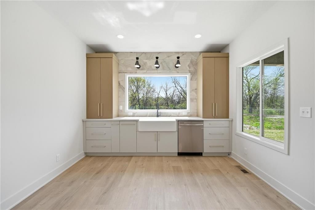 210-212 NW Orchard Court — photo 6