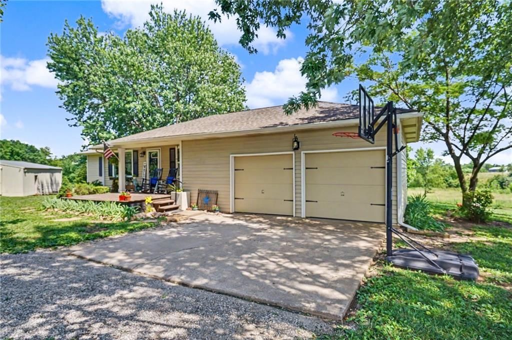 1748 E 800th Road, Lawrence