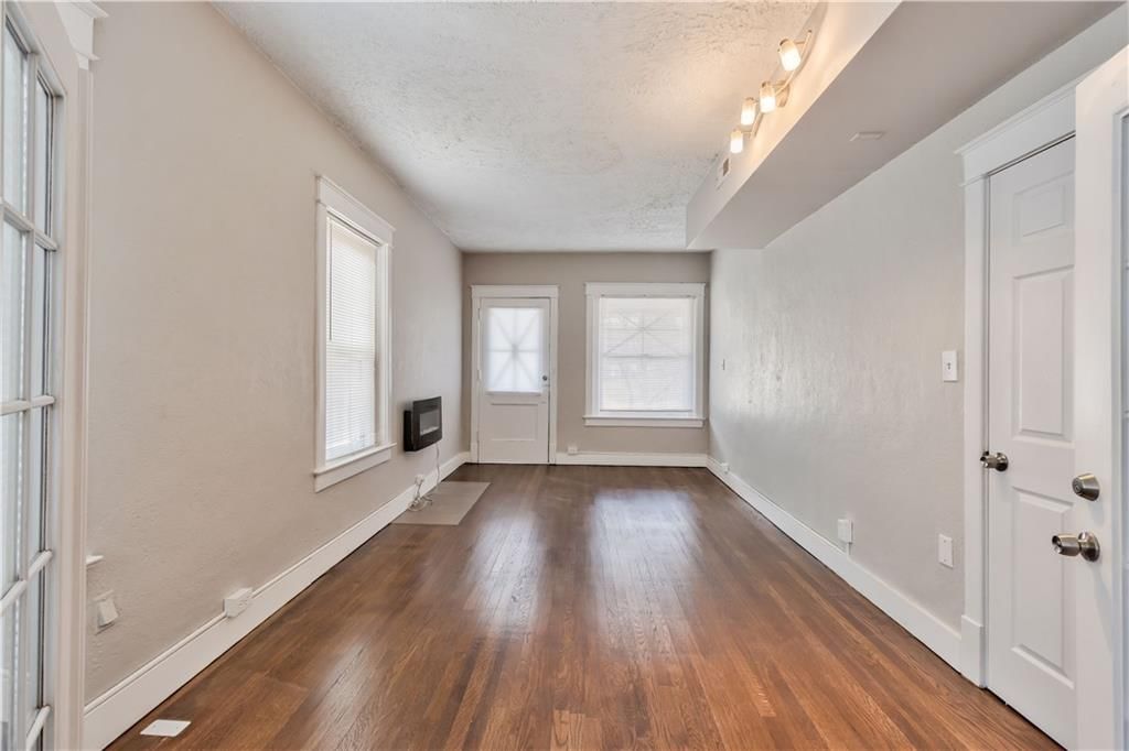 3209 St John Avenue — photo 4