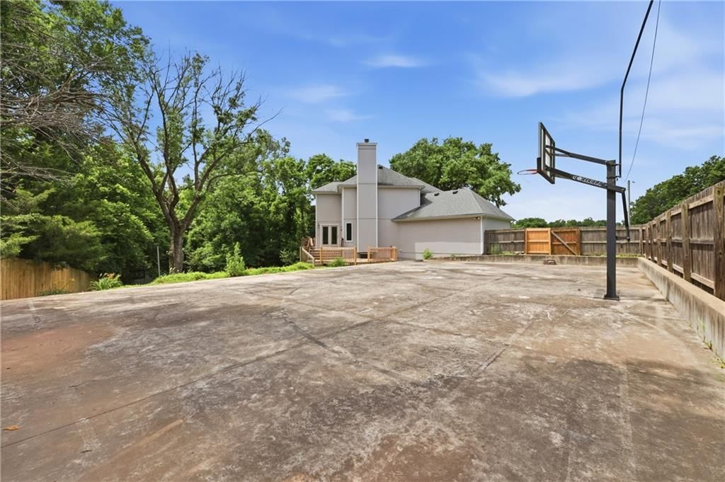 518 Edgewood Drive — photo 8