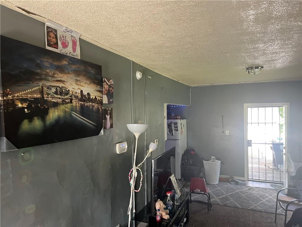 8000 Wayne Avenue — photo 13