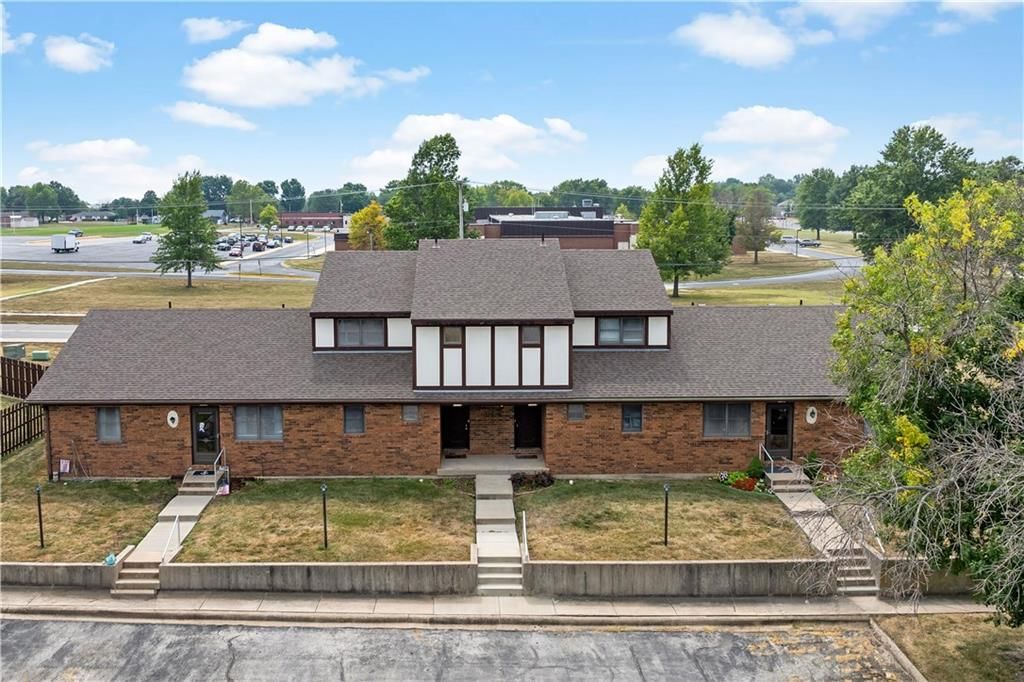 1102 Jeff Circle, Paola