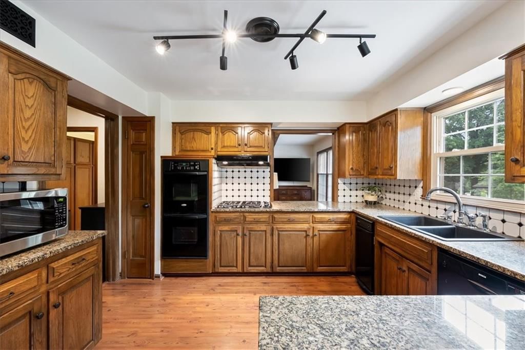 11818 Central Street — photo 11