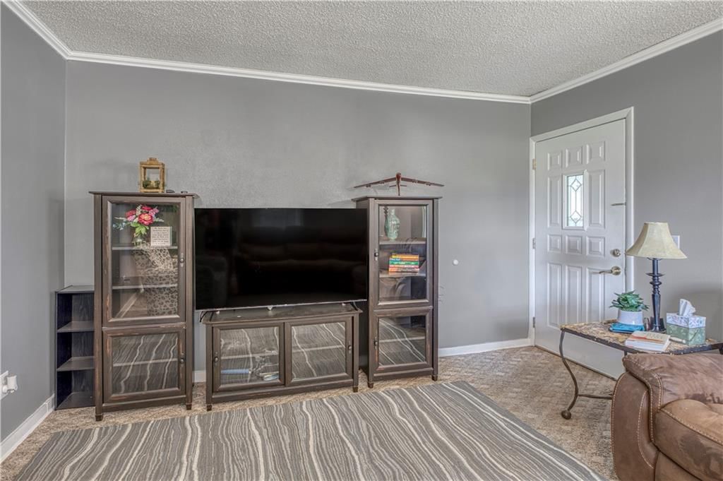 335 E 9th Street — photo 5