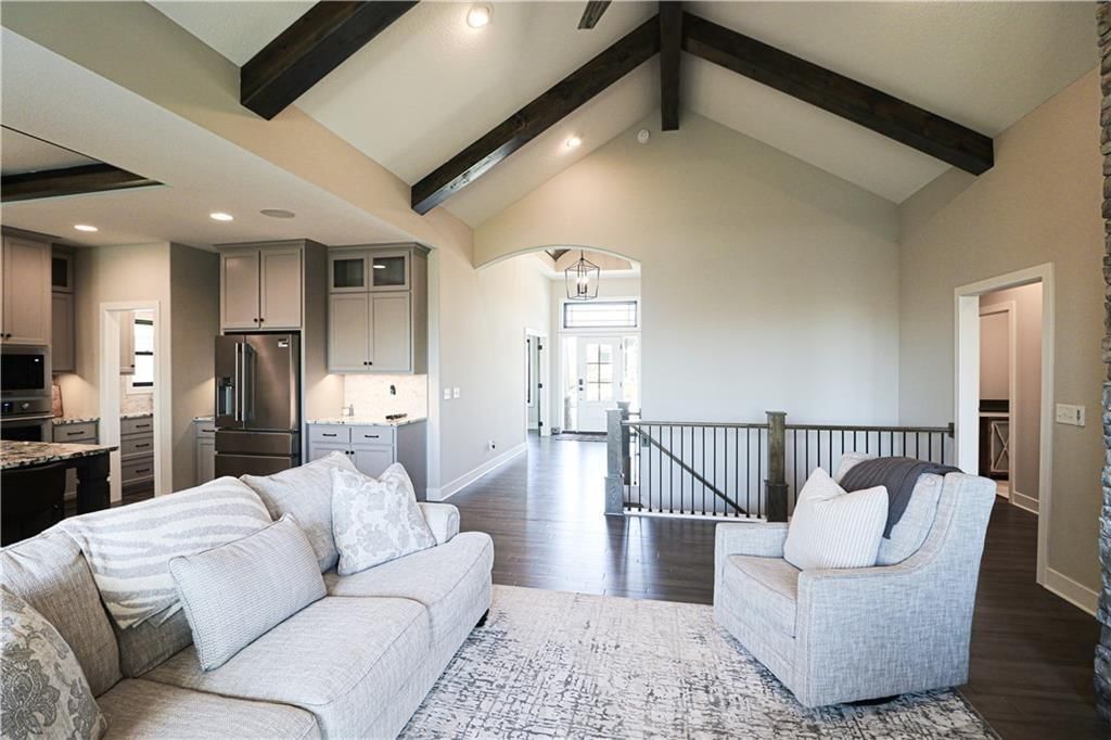 4720 NE Freehold Drive — photo 4
