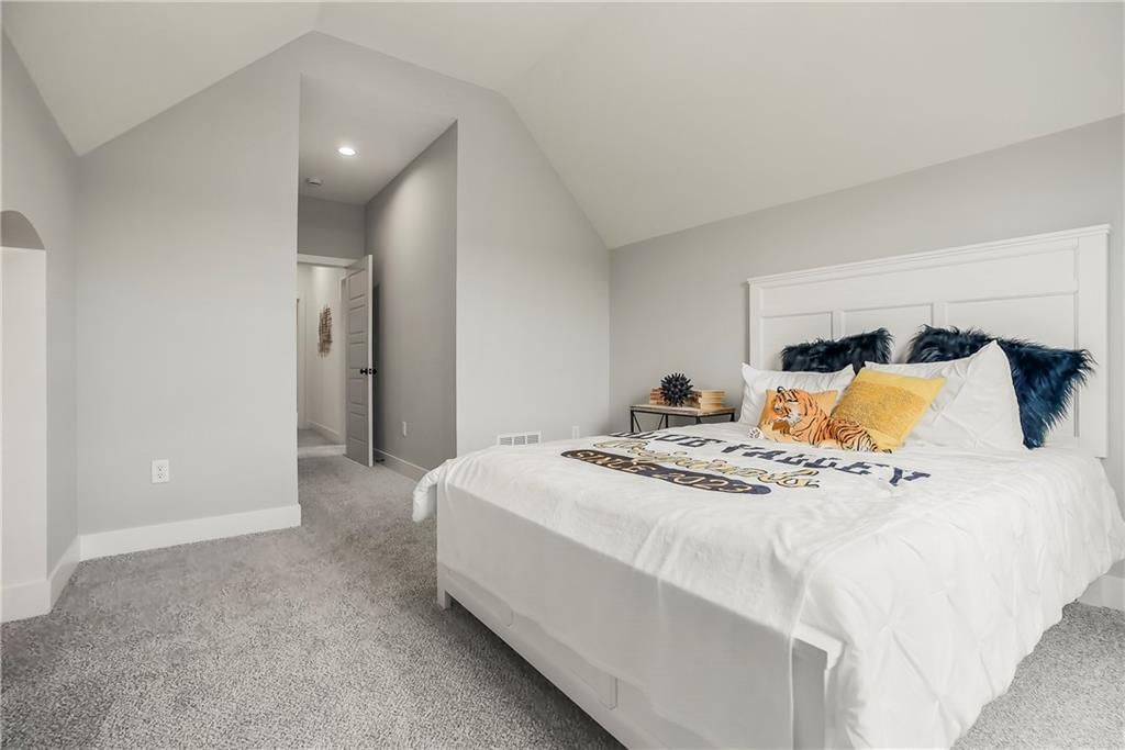 2404 W 177th Street — photo 36