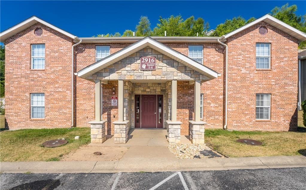 2916 Vinyards Parkway — photo 1