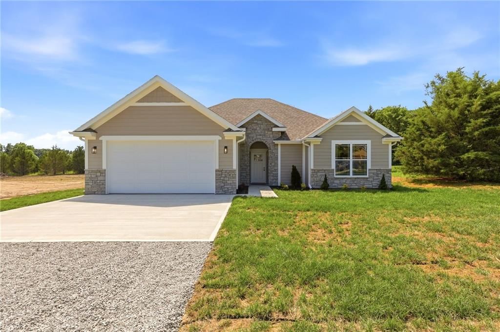 328 NE 51st Road, Warrensburg
