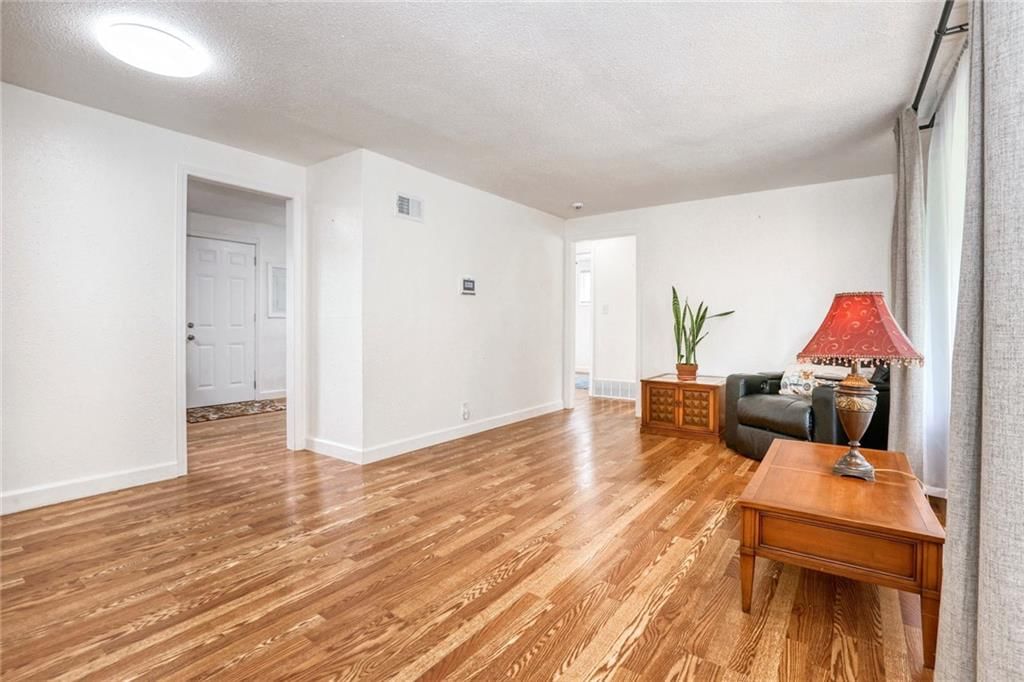 4405 Elmwood Avenue — photo 6