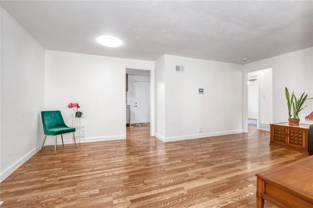 4405 Elmwood Avenue — photo 7